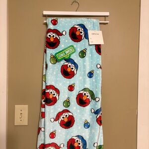 Sesame Street Blue Elmo Blanket Santa Hat Snow Ornament Blanket NWT